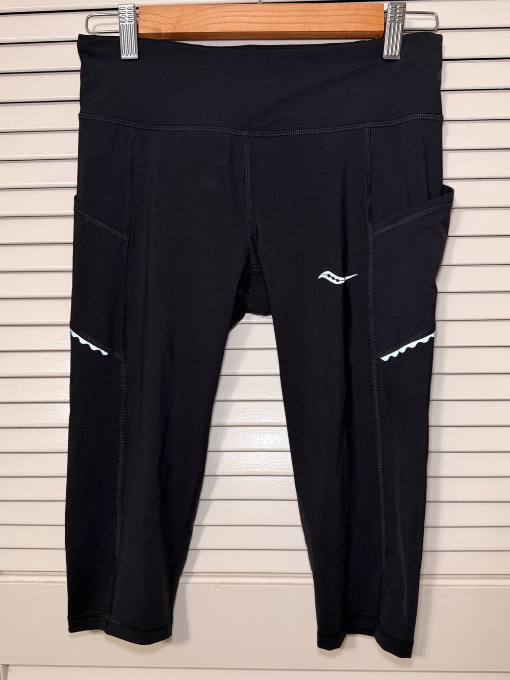Saucony Black Capri Leggings with Side Pockets